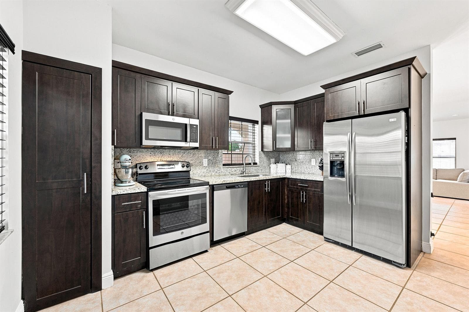 1115 SW 180TH Terrace, Pembroke Pines, FL 33029 — zdjęcie 3