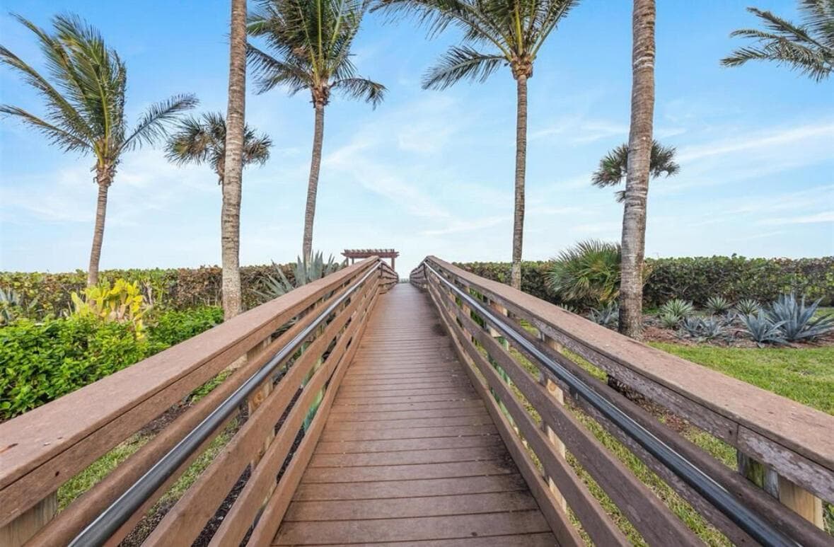 4225 N HIGHWAY A1A # 17, Fort Pierce, FL 34949