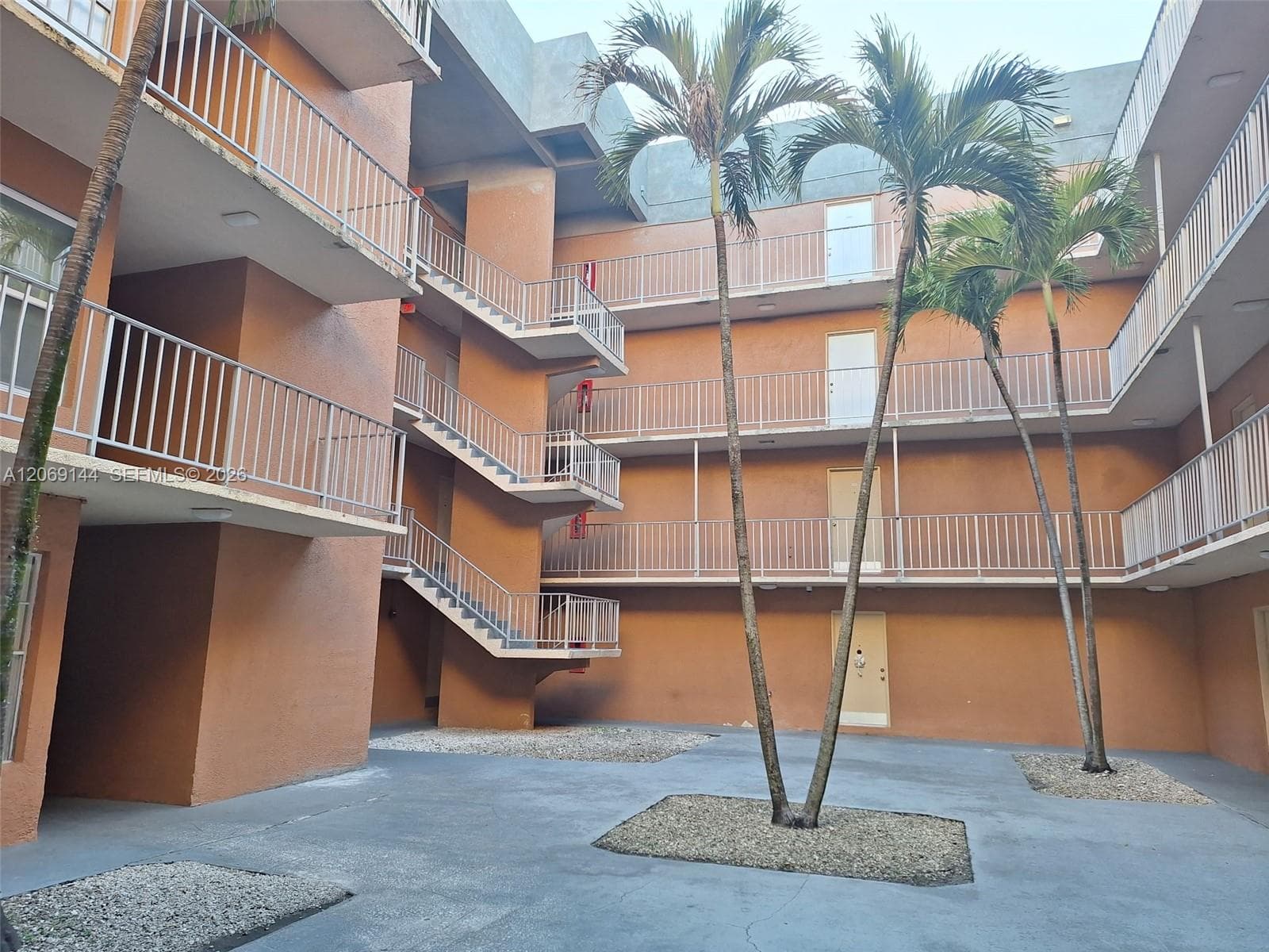 17600 NW 68th Ave # B4009, Hialeah, FL 33015 — zdjęcie 2