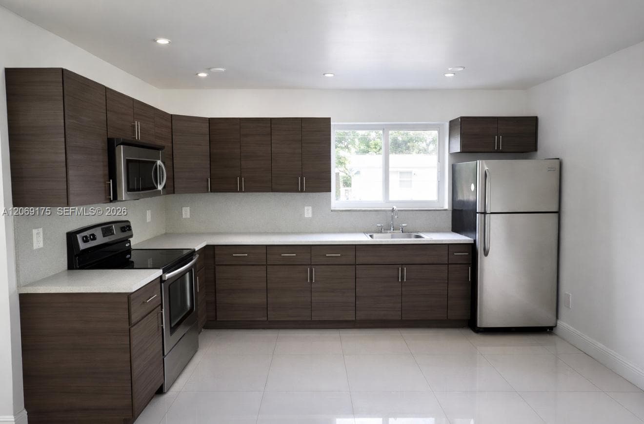 552 NE 61st St # 6, Miami, FL 33137 — zdjęcie 2