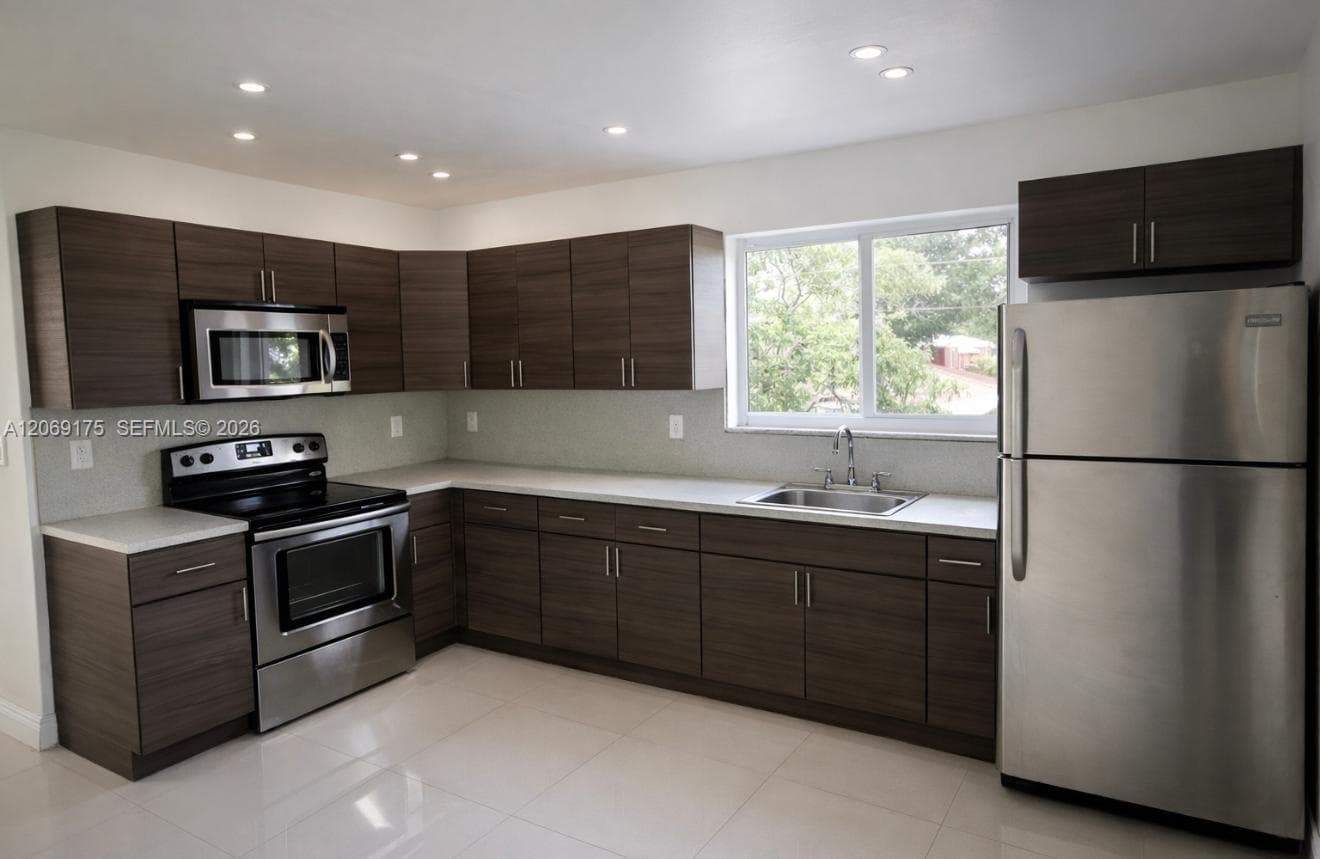 552 NE 61st St # 6, Miami, FL 33137