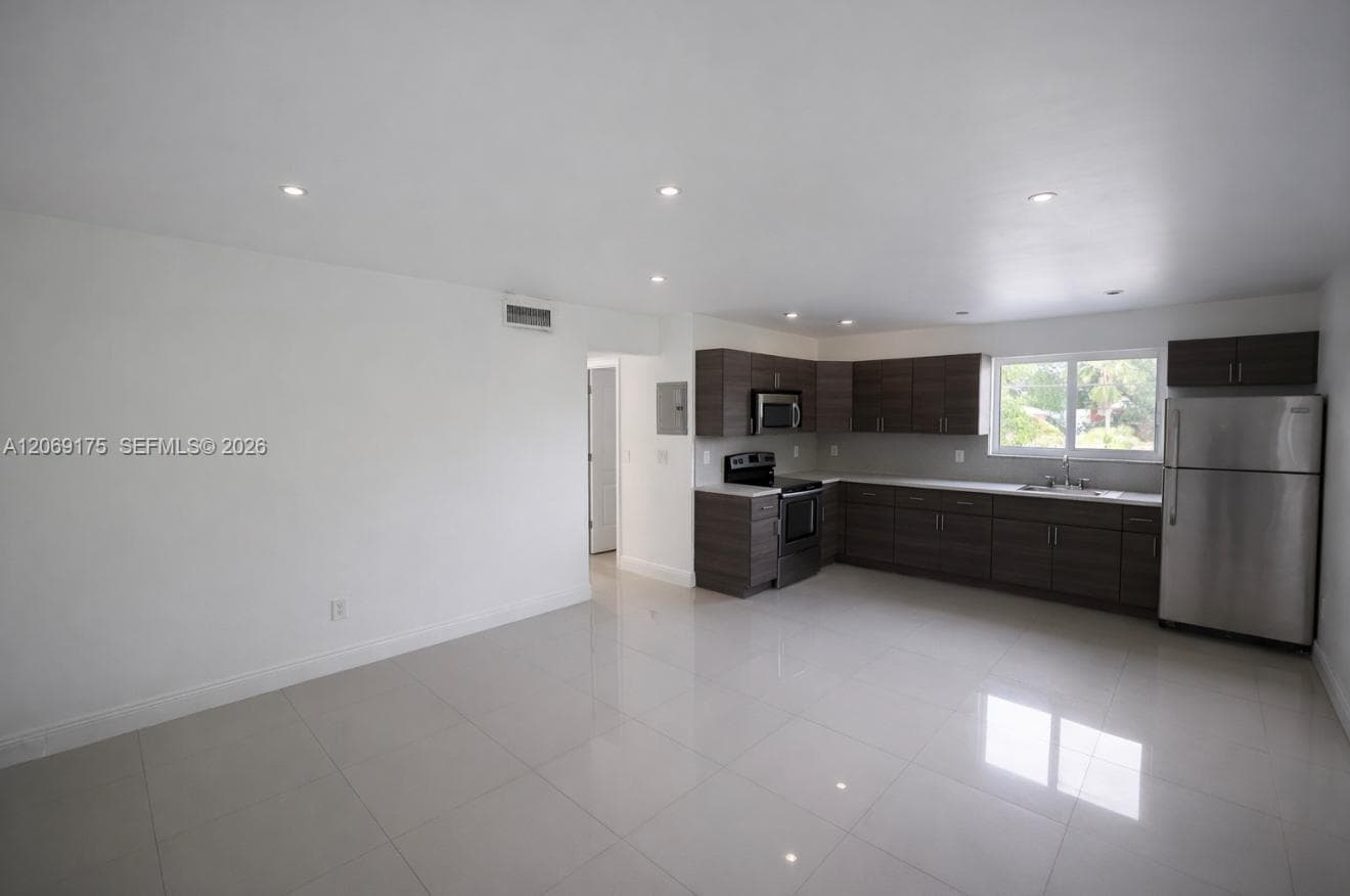 552 NE 61st St # 6, Miami, FL 33137 — zdjęcie 4