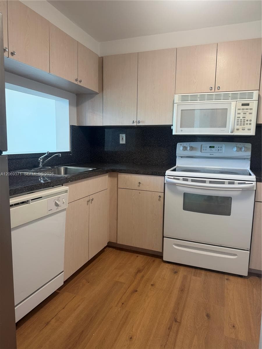 11750 SW 18th St # 113-1, Miami, FL 33175