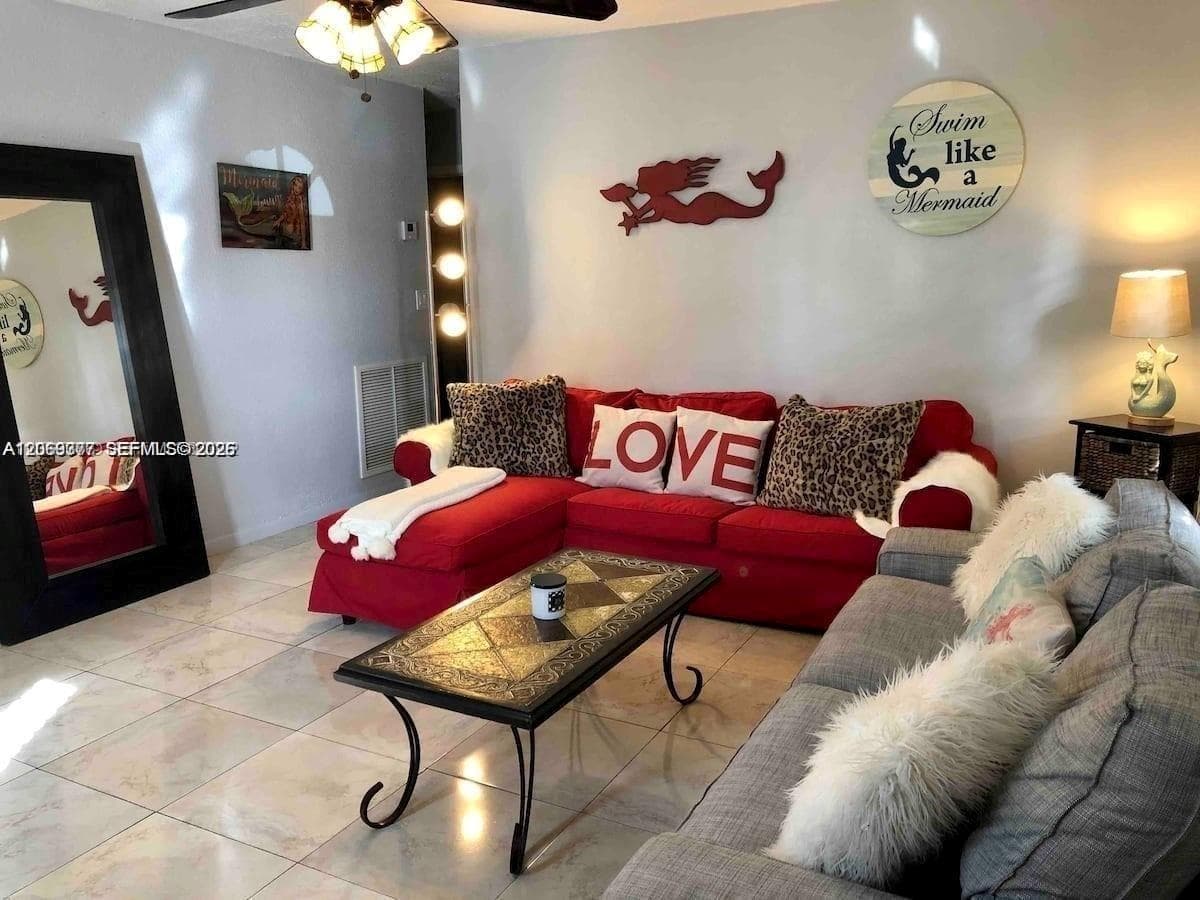 2411 Hayes St, Hollywood, FL 33020 — zdjęcie 2