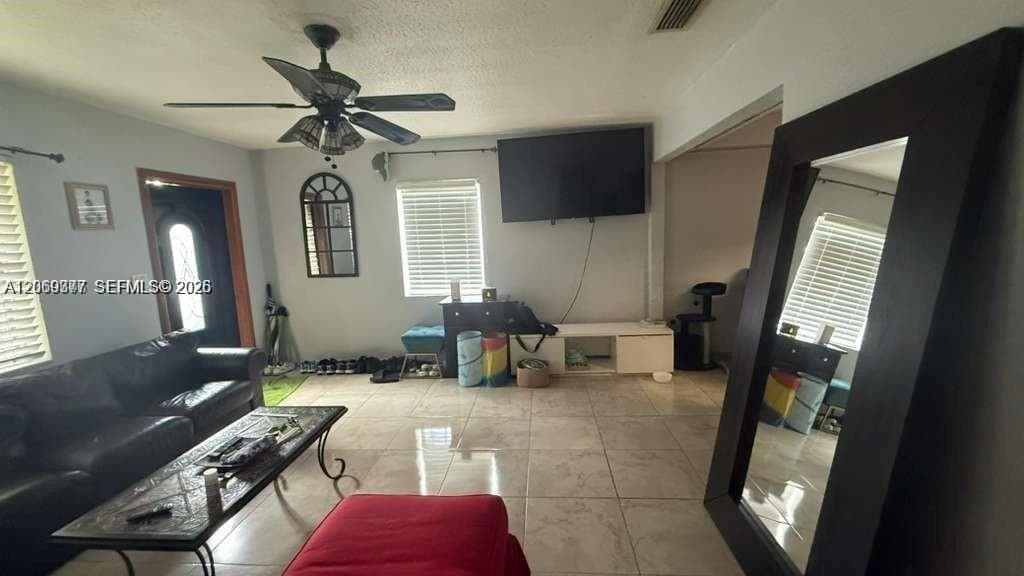 2411 Hayes St, Hollywood, FL 33020 — zdjęcie 3
