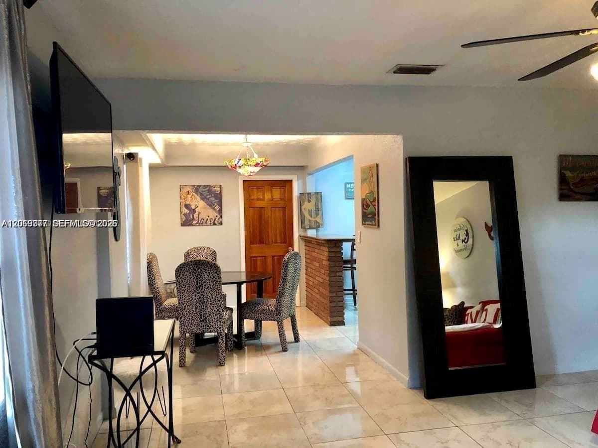 2411 Hayes St, Hollywood, FL 33020 — zdjęcie 4