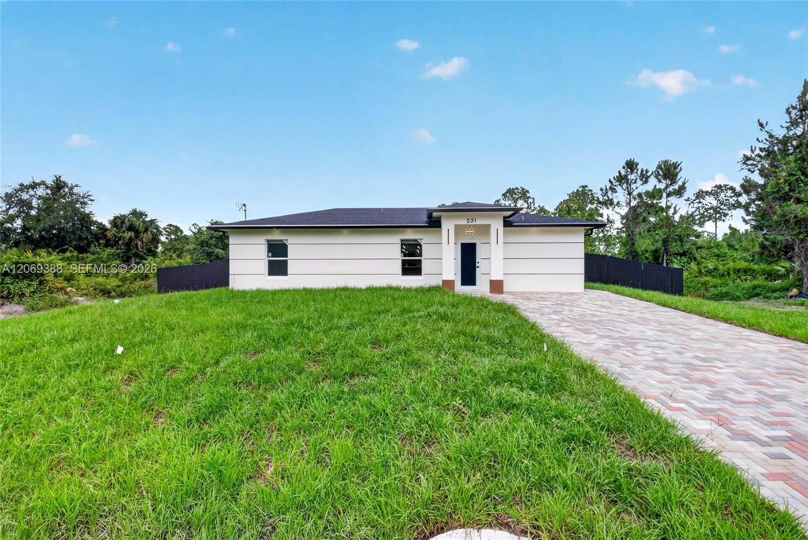 231 Andalucia Ave S, Lehigh Acres, FL 33974 — zdjęcie 2