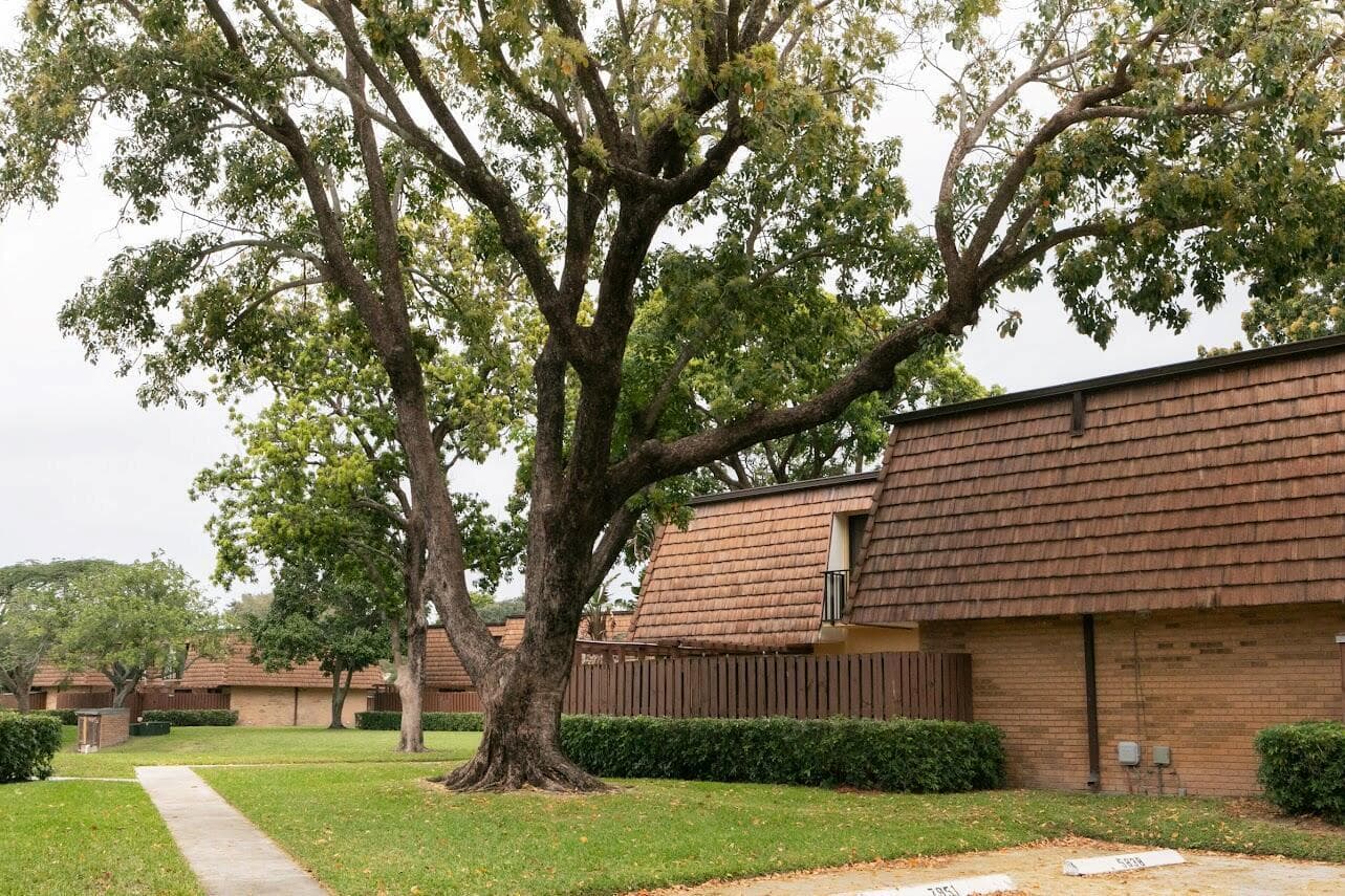 2815 28TH Lane, FL 33463 — zdjęcie 3