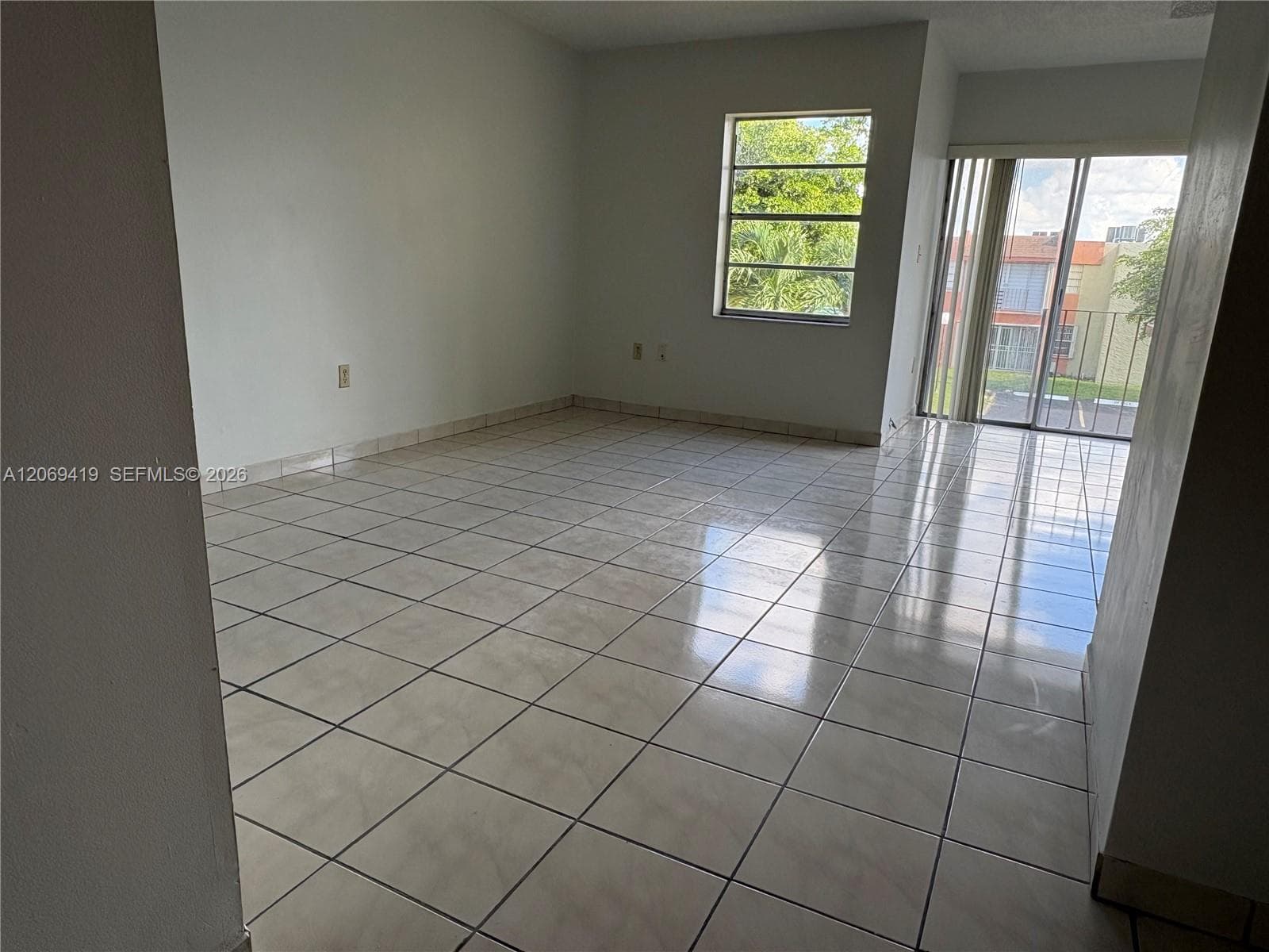 9331 SW 4th St # 202B, Miami, FL 33174 — zdjęcie 2