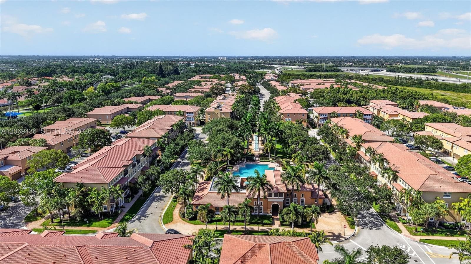14601 SW 5th St, Pembroke Pines, FL 33027 — zdjęcie 3