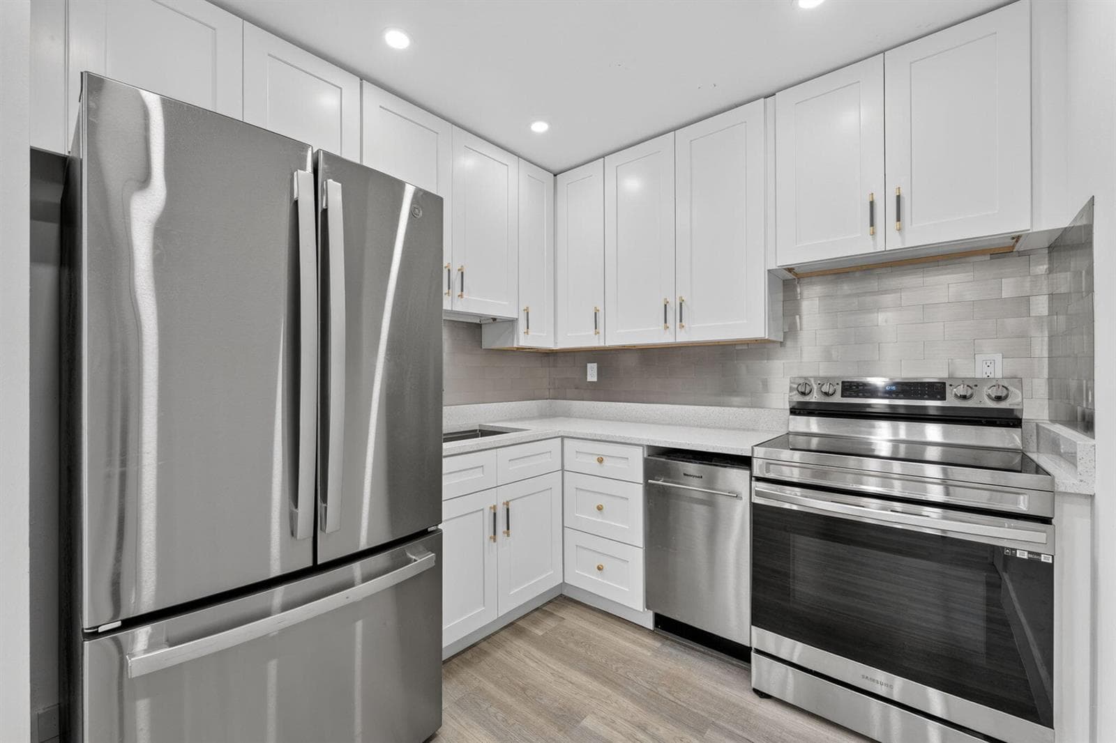 17051 NE 35TH Avenue # 207, North Miami Beach, FL 33160 — zdjęcie 5
