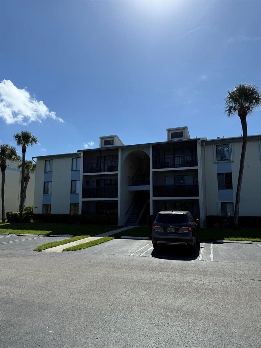 1110 GREEN PINE Boulevard # C2, West Palm Beach, FL 33409