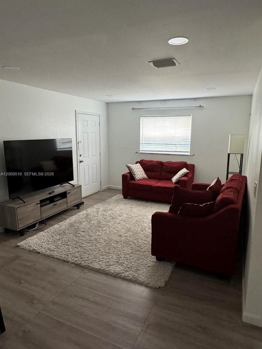 1281 W 35th St, Riviera Beach, FL 33404 — zdjęcie 2