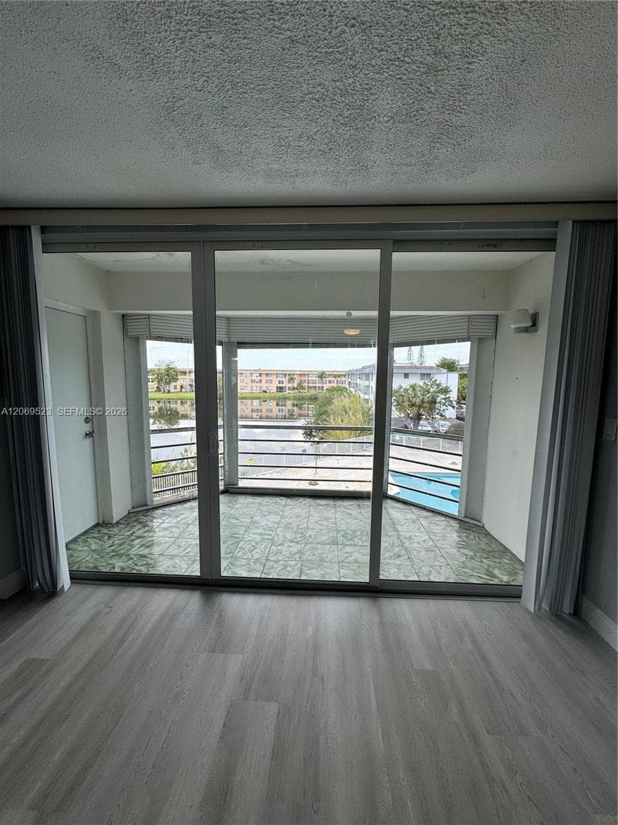 1398 NE 191st St # C305, Miami, FL 33179 — zdjęcie 5
