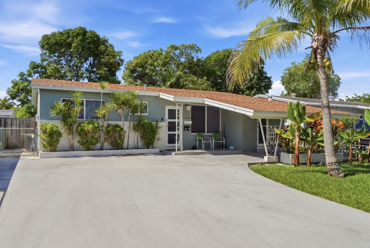 309 SW 7TH Court, Hallandale Beach, FL 33009 — zdjęcie 2