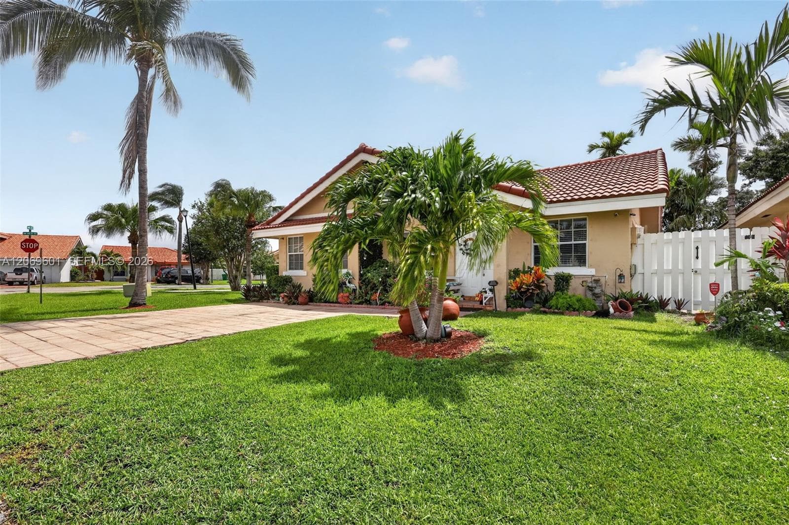 18847 NW 83rd Pl, Hialeah, FL 33015 — zdjęcie 3