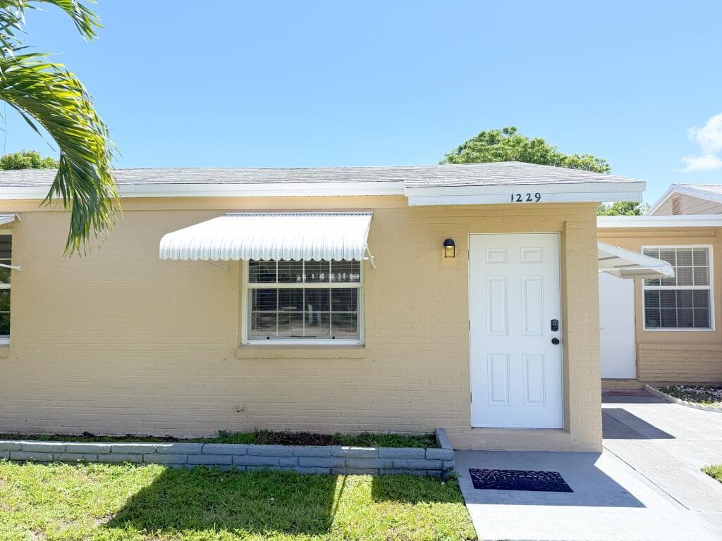1229 15TH Avenue N, FL 33460 — zdjęcie 2