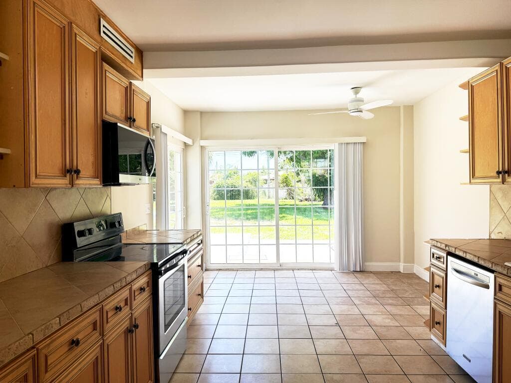 1229 15TH Avenue N, FL 33460 — zdjęcie 3