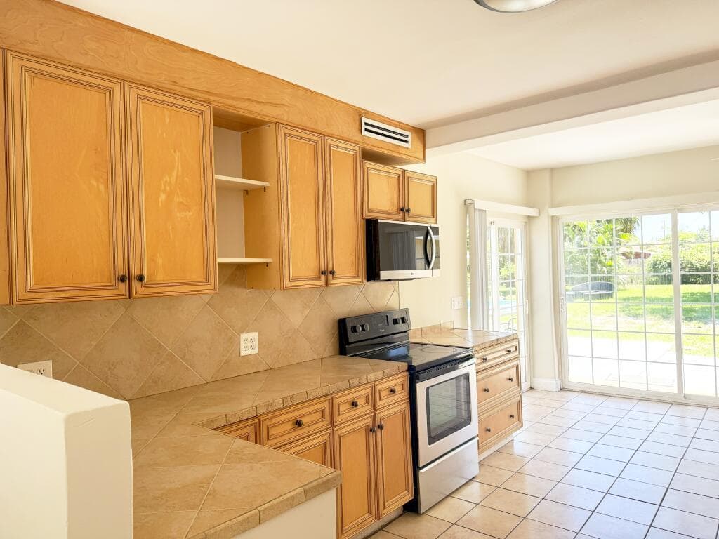 1229 15TH Avenue N, FL 33460 — zdjęcie 4