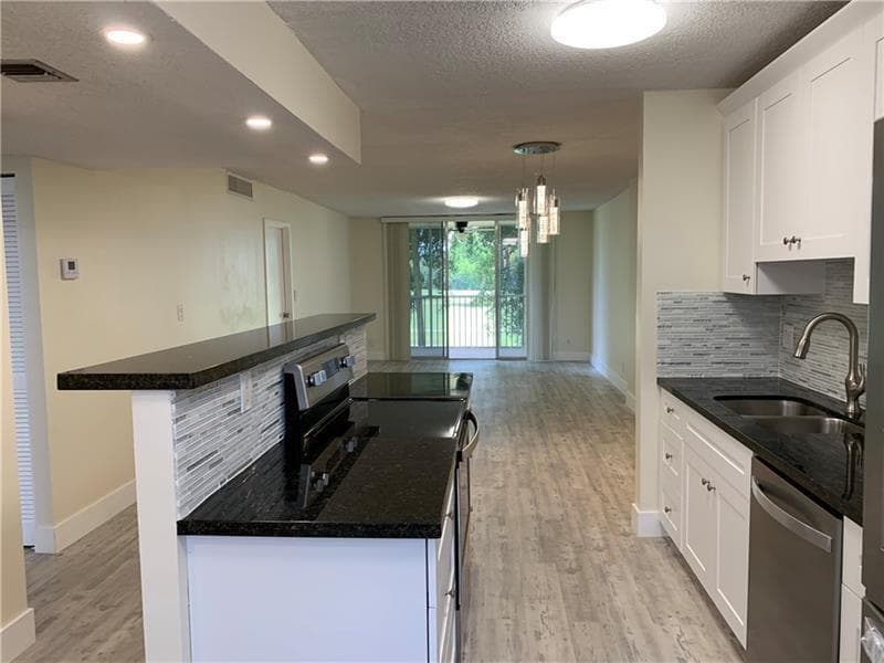250 JACARANDA Drive # 203, Plantation, FL 33324