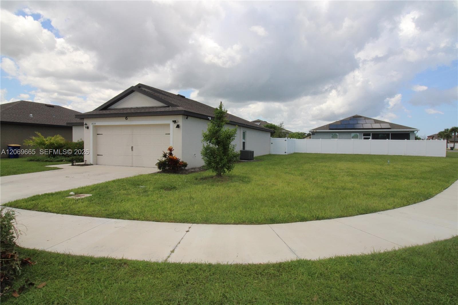 5424 Fantasy Dr, Fort Pierce, FL 34947 — zdjęcie 2