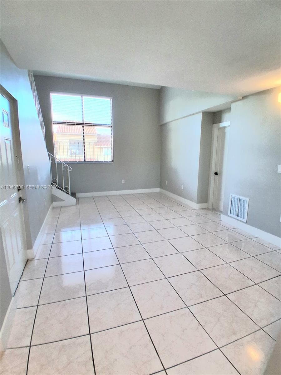 2770 W 60th Pl # 201, Hialeah, FL 33016 — zdjęcie 2