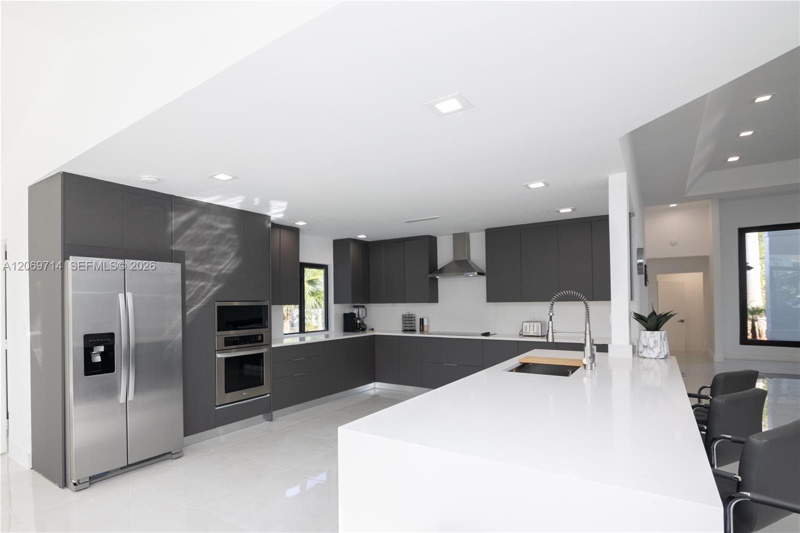 201 Holiday Dr, Hallandale Beach, FL 33009 — zdjęcie 3