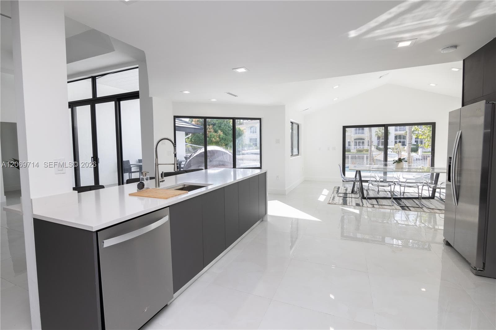 201 Holiday Dr, Hallandale Beach, FL 33009 — zdjęcie 4