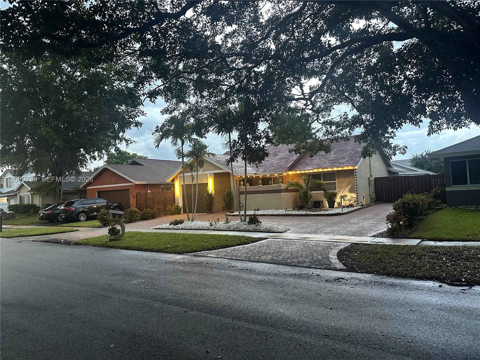 1051 SW 99th Ave, Pembroke Pines, FL 33025 — zdjęcie 3