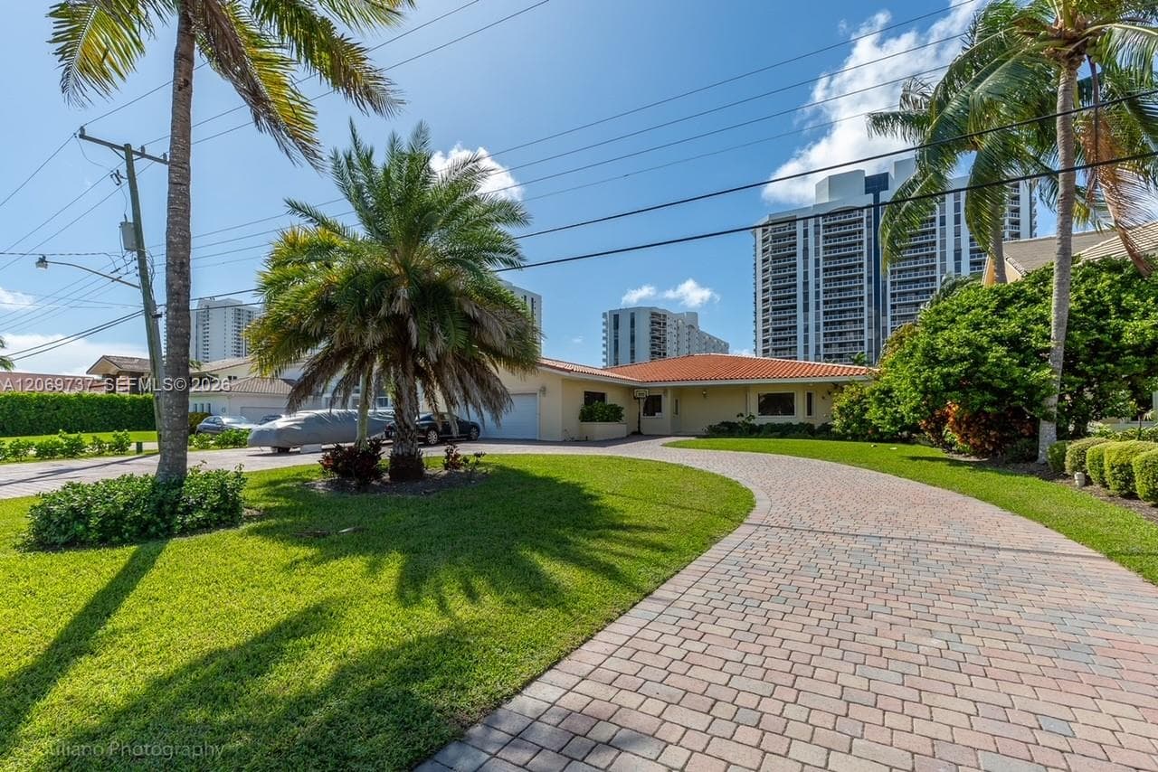 437 Holiday Dr, Hallandale Beach, FL 33009 — zdjęcie 3