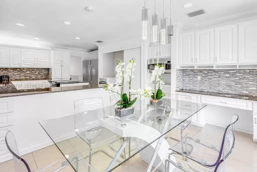 437 Holiday Dr, Hallandale Beach, FL 33009 — zdjęcie 5
