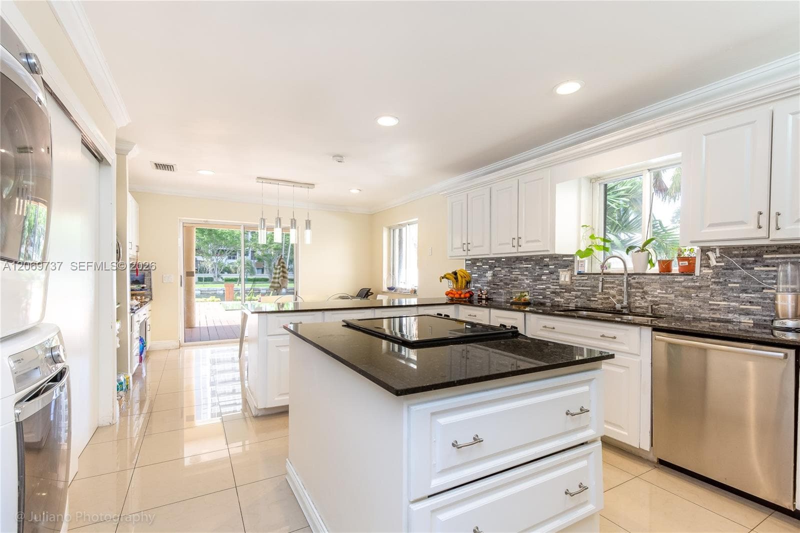 437 Holiday Dr, Hallandale Beach, FL 33009 — zdjęcie 4
