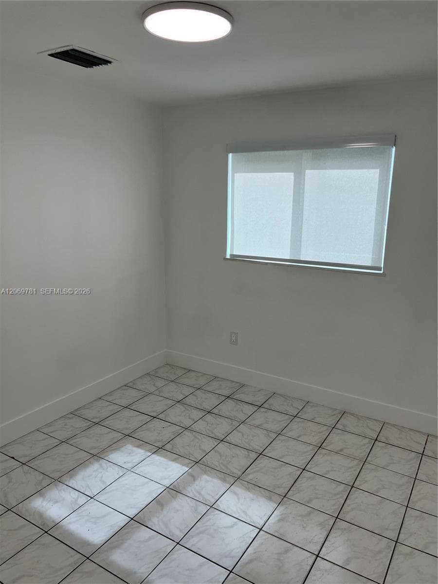 13735 NW 23rd Ave, Opa-Locka, FL 33054 — zdjęcie 5