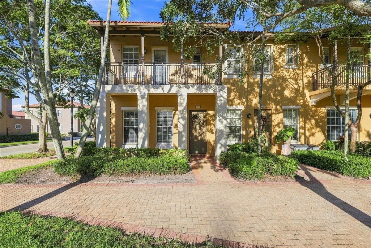 701 SW 147TH Avenue, Pembroke Pines, FL 33027