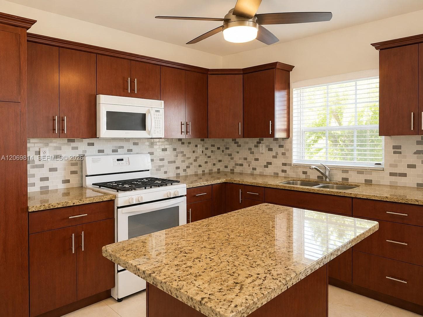 325 NE 108th St, Miami, FL 33161 — zdjęcie 3