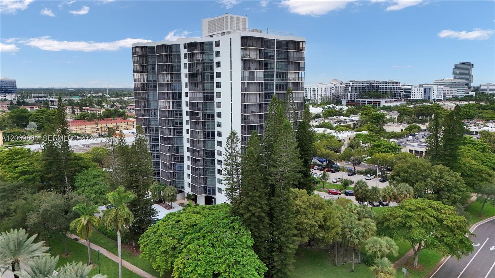 20100 W Country Club Dr # 204, Aventura, FL 33180