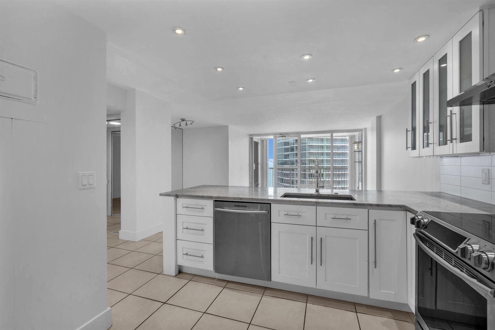 2200 NE 33rd Avenue # 17C, Fort Lauderdale, FL 33305 — zdjęcie 2