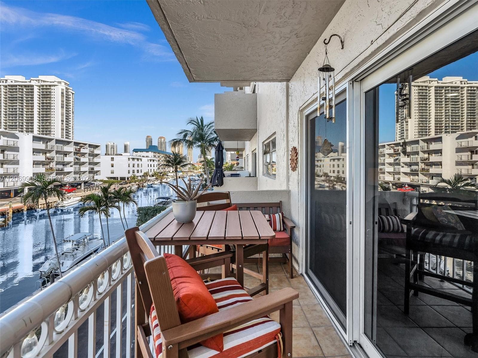 3601 NE 170th St # 301, North Miami Beach, FL 33160 — zdjęcie 2