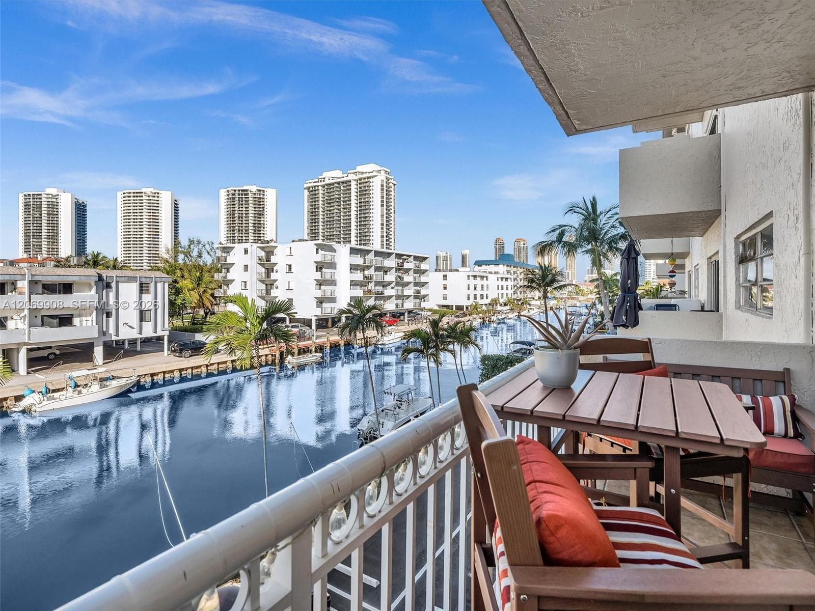 3601 NE 170th St # 301, North Miami Beach, FL 33160 — zdjęcie 3