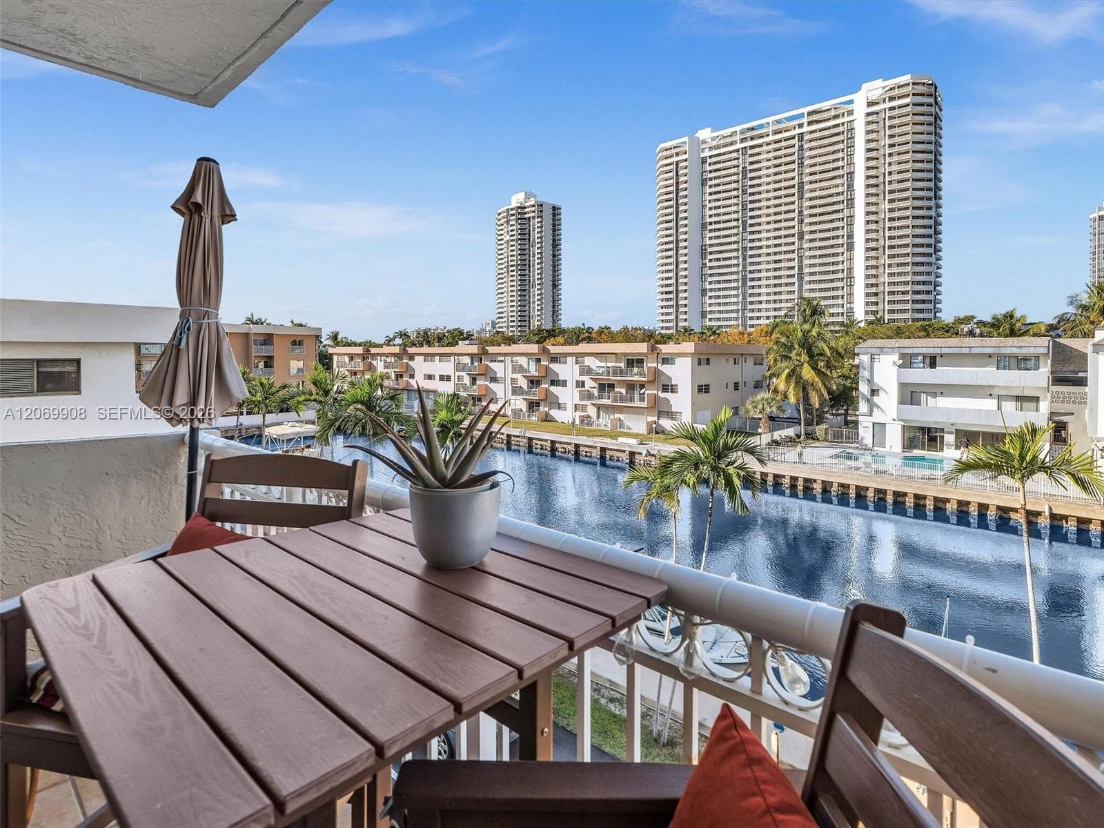 3601 NE 170th St # 301, North Miami Beach, FL 33160 — zdjęcie 4
