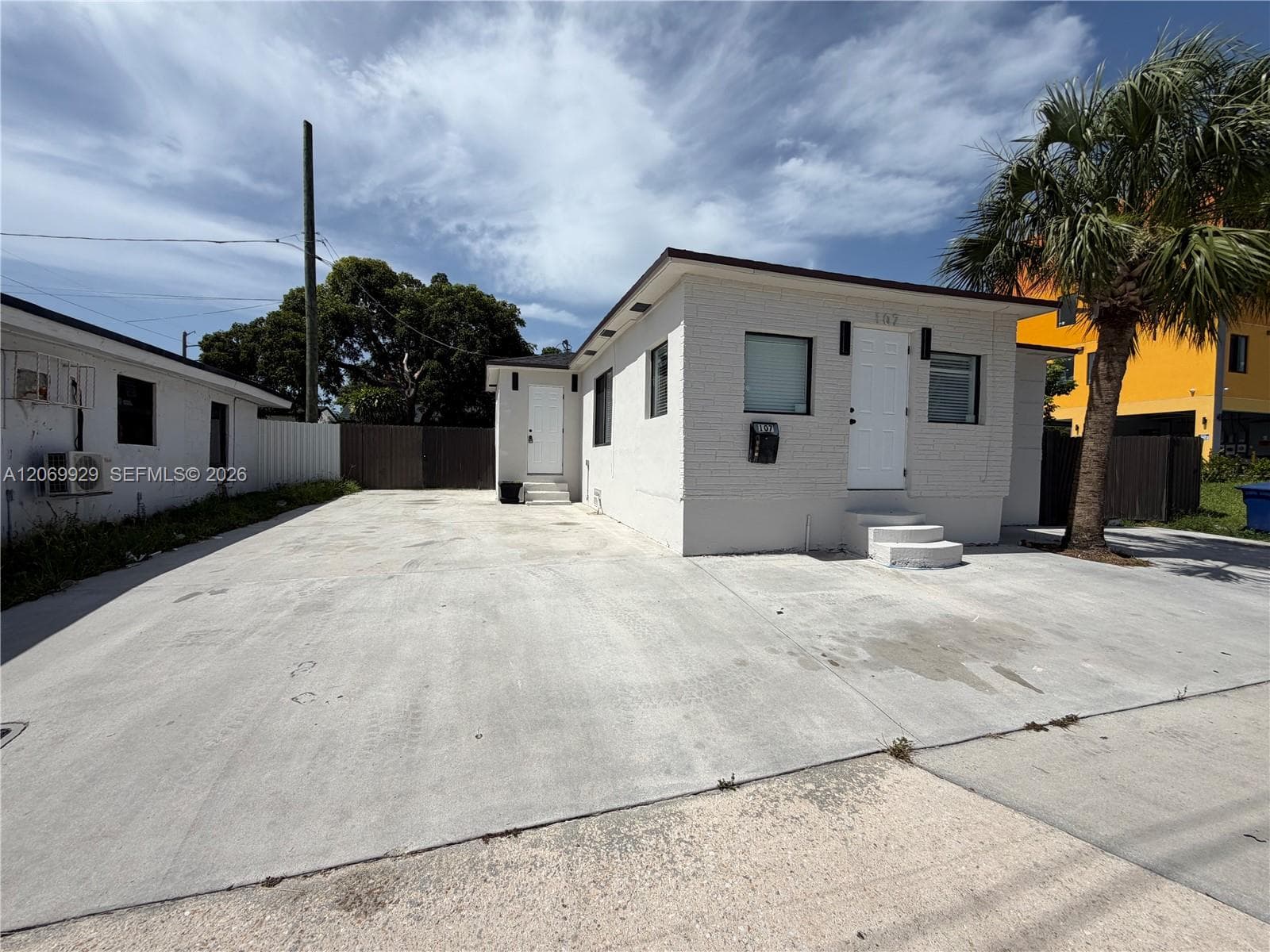 107 W Pembroke Rd # 0, Hallandale Beach, FL 33009 — zdjęcie 2