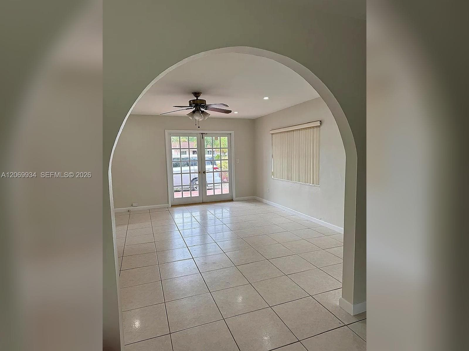 3232 Village Green Dr, Miami, FL 33175 — zdjęcie 2