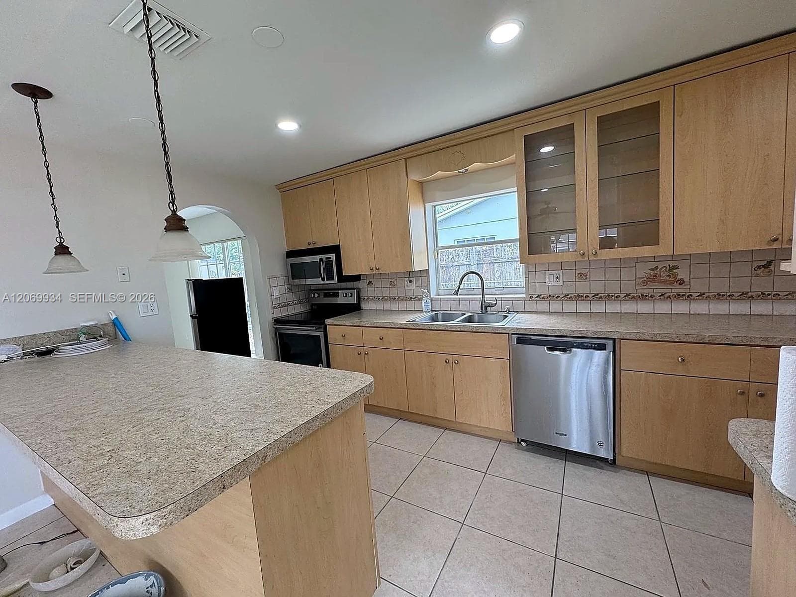 3232 Village Green Dr, Miami, FL 33175 — zdjęcie 5