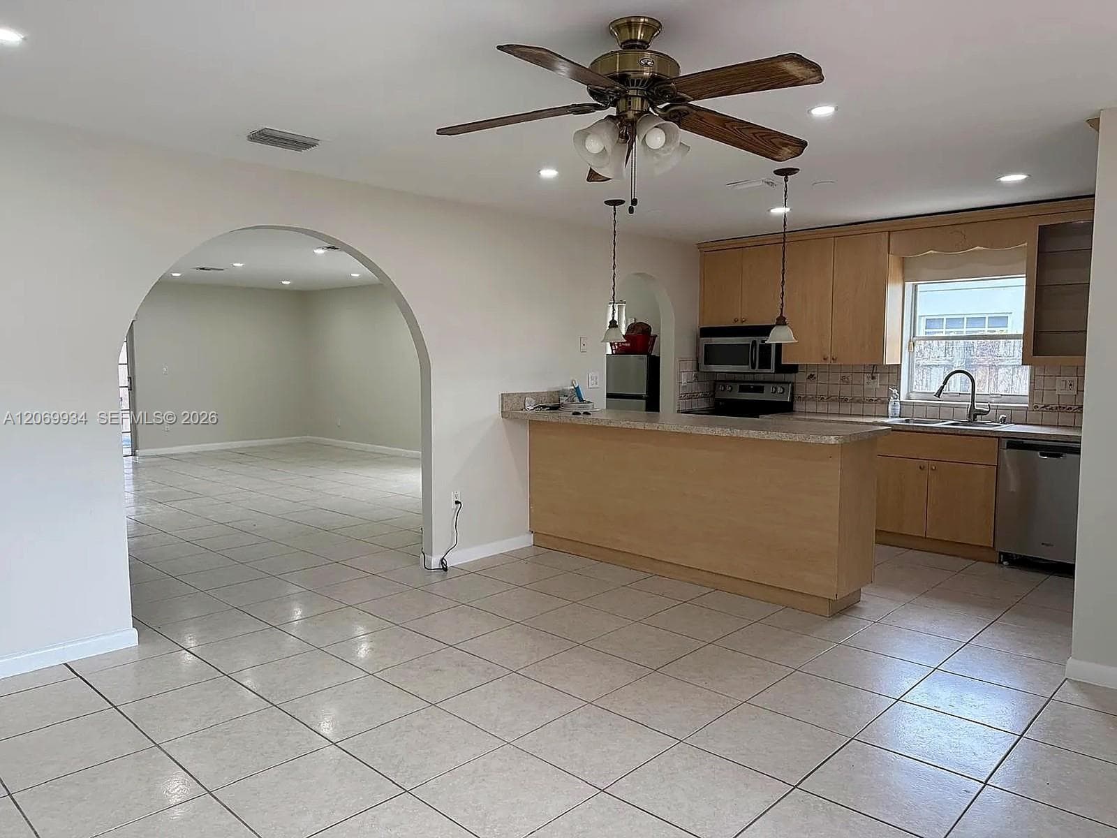 3232 Village Green Dr, Miami, FL 33175 — zdjęcie 4