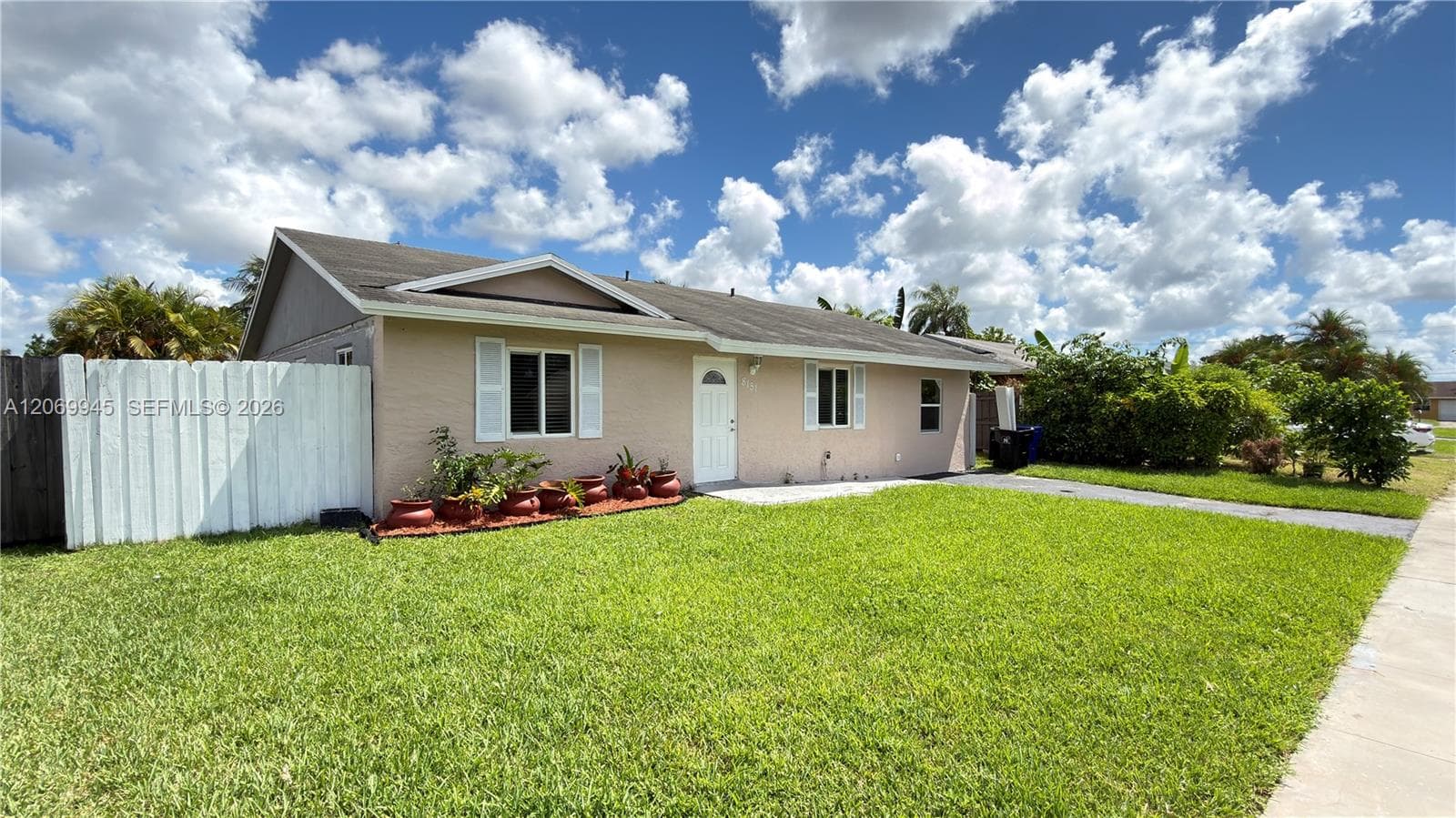 8151 SW 7th St, North Lauderdale, FL 33068 — zdjęcie 2