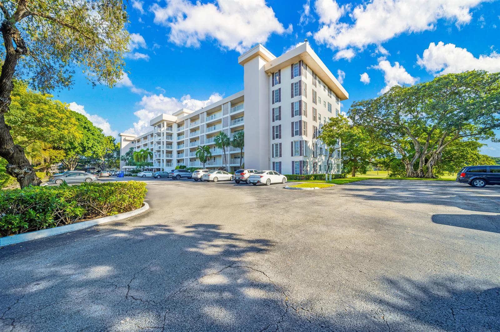 2901 S Palm Aire Drive # 609, Pompano Beach, FL 33069
