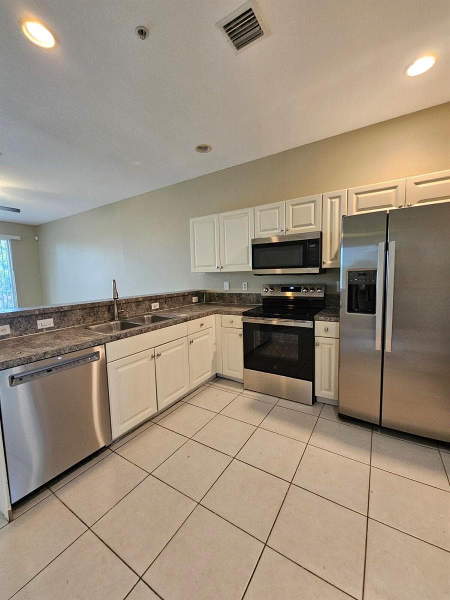 1979 MARSH HARBOR Drive, Riviera Beach, FL 33404 — zdjęcie 4