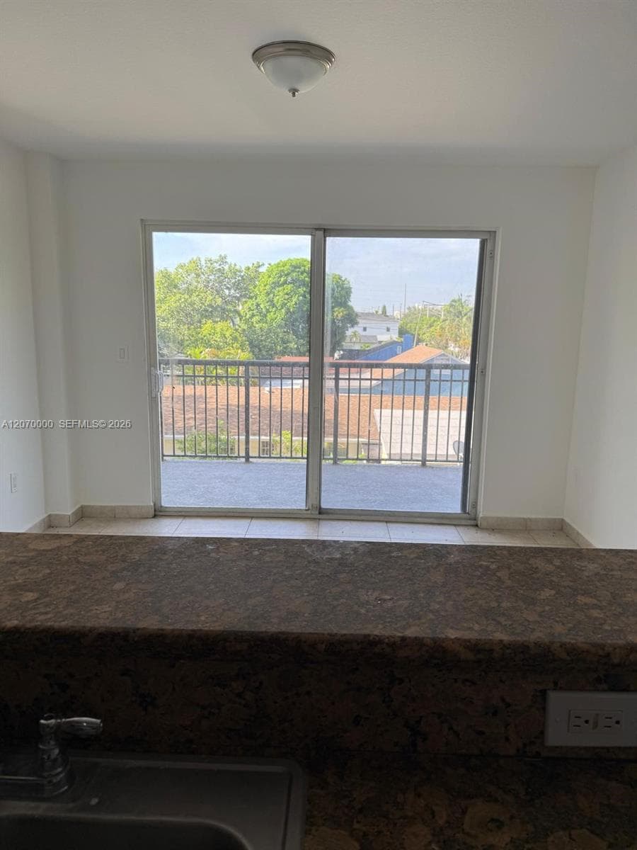2647 NW 25th Ave # 210, Miami, FL 33142 — zdjęcie 3