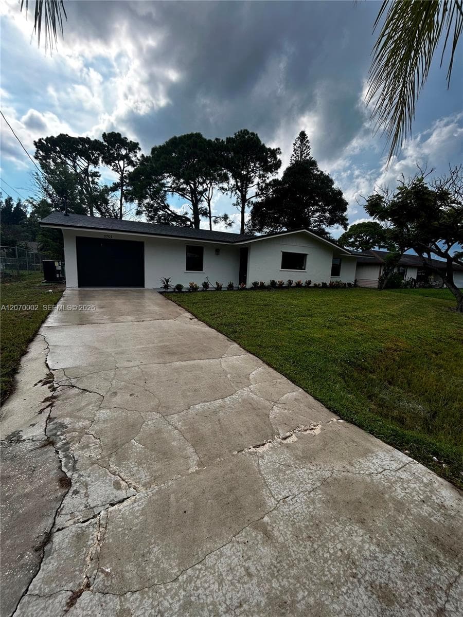 5701 Myrtle Dr, Fort Pierce, FL 34982 — zdjęcie 2