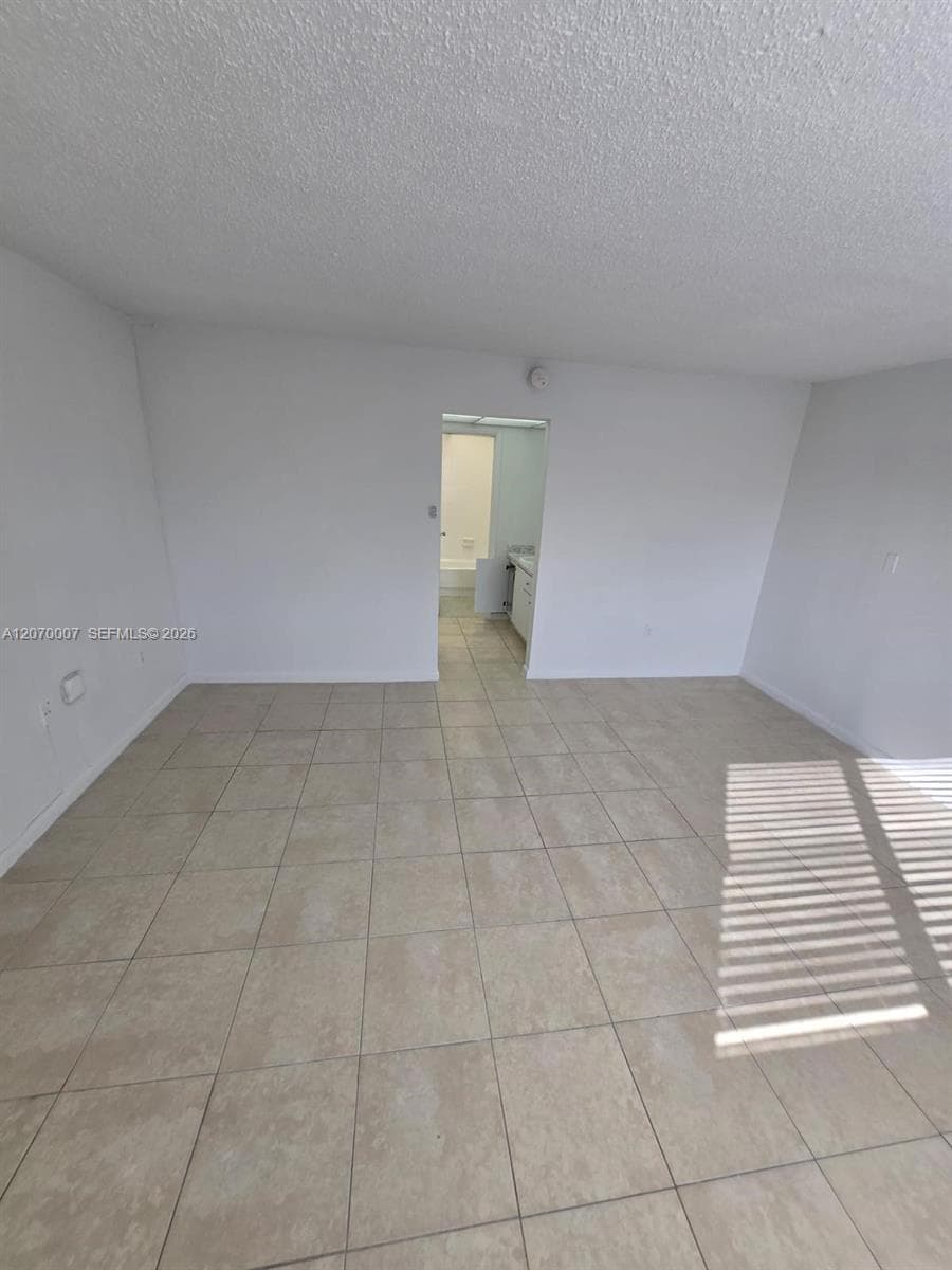6980 NW 186th St # 3-227A, Hialeah, FL 33015 — zdjęcie 3